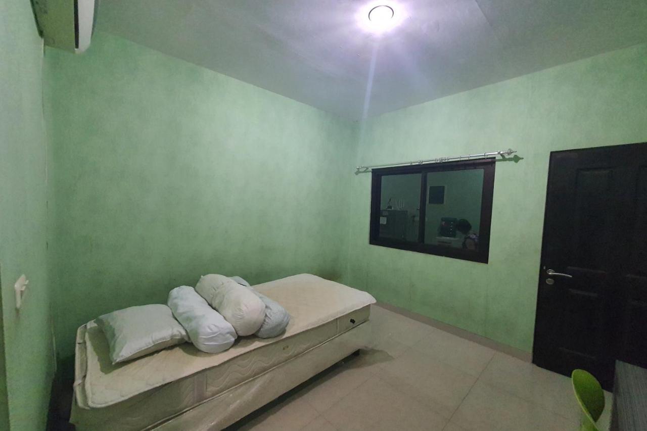 Oyo 93109 Garden Homestay 1 Tpr Surabaya Exteriör bild